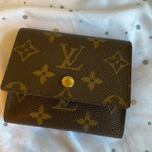 Authentic LV wallet(??)
